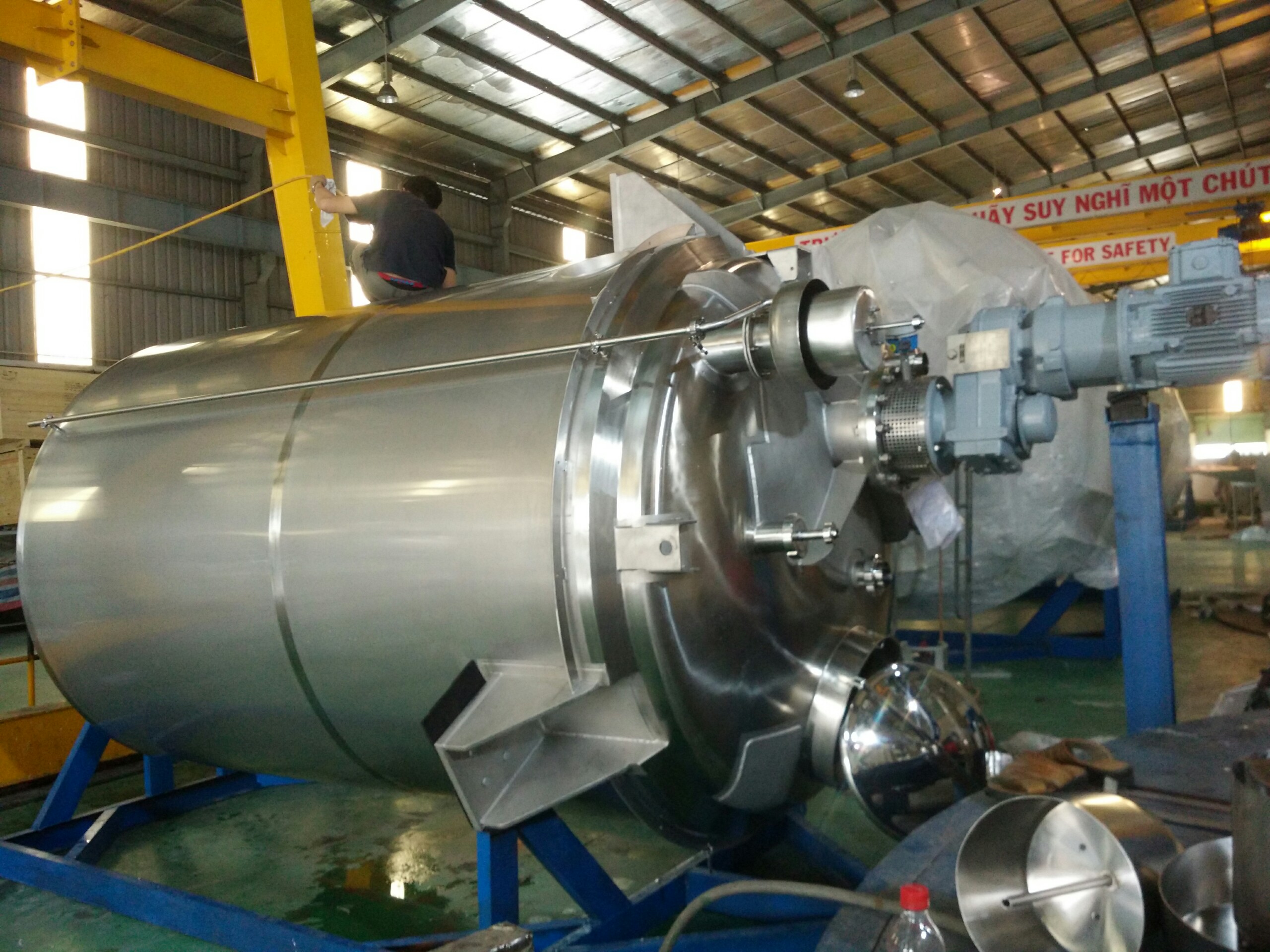 Comprehensive Solutions for the Food & Beverage Industry with Stainless Steel