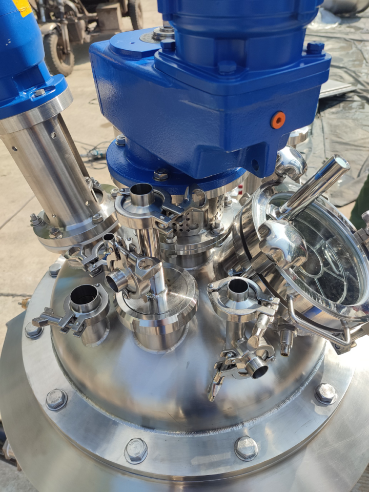 Hoàng Tâm - Lắp đặt MOBILE HIGH-SHEAR MIXER TANK 650L & LAB DOUBLE HIGH-SHEAR MIXER TANK 70L cho dự án  PHARMACEUTICAL LAB của đối tác SANOFI VIET NAM 12/2021